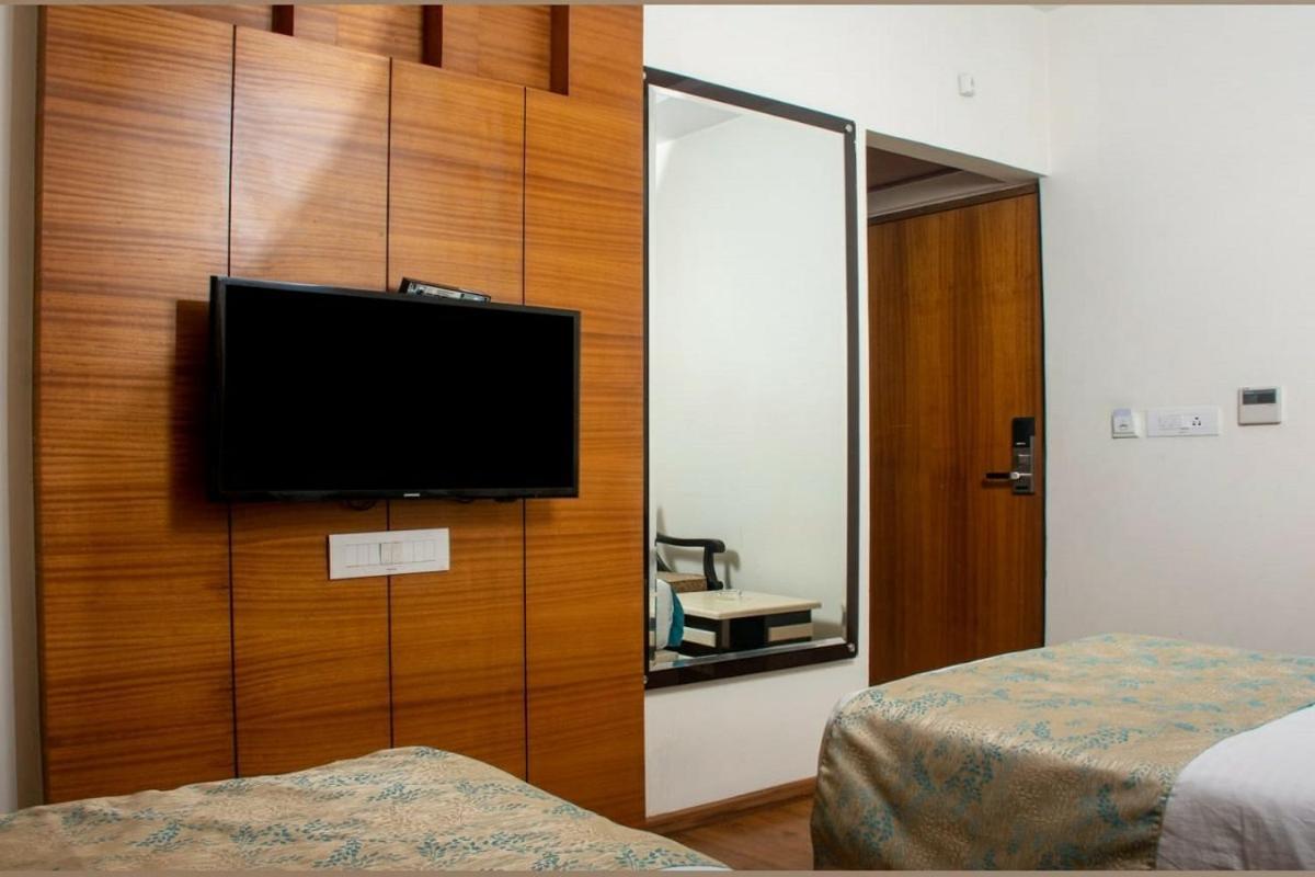 Hotel Meadows Varanasi Ngoại thất bức ảnh