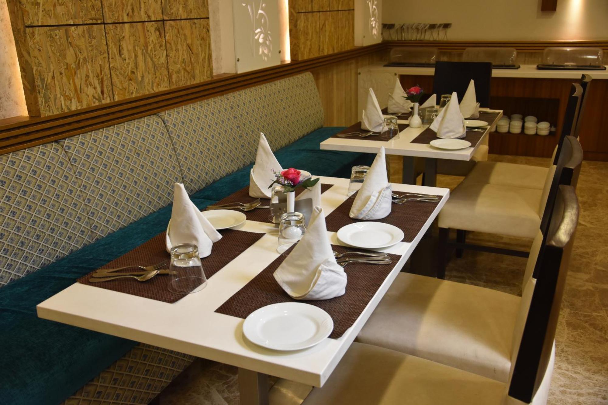 Hotel Meadows Varanasi Ngoại thất bức ảnh